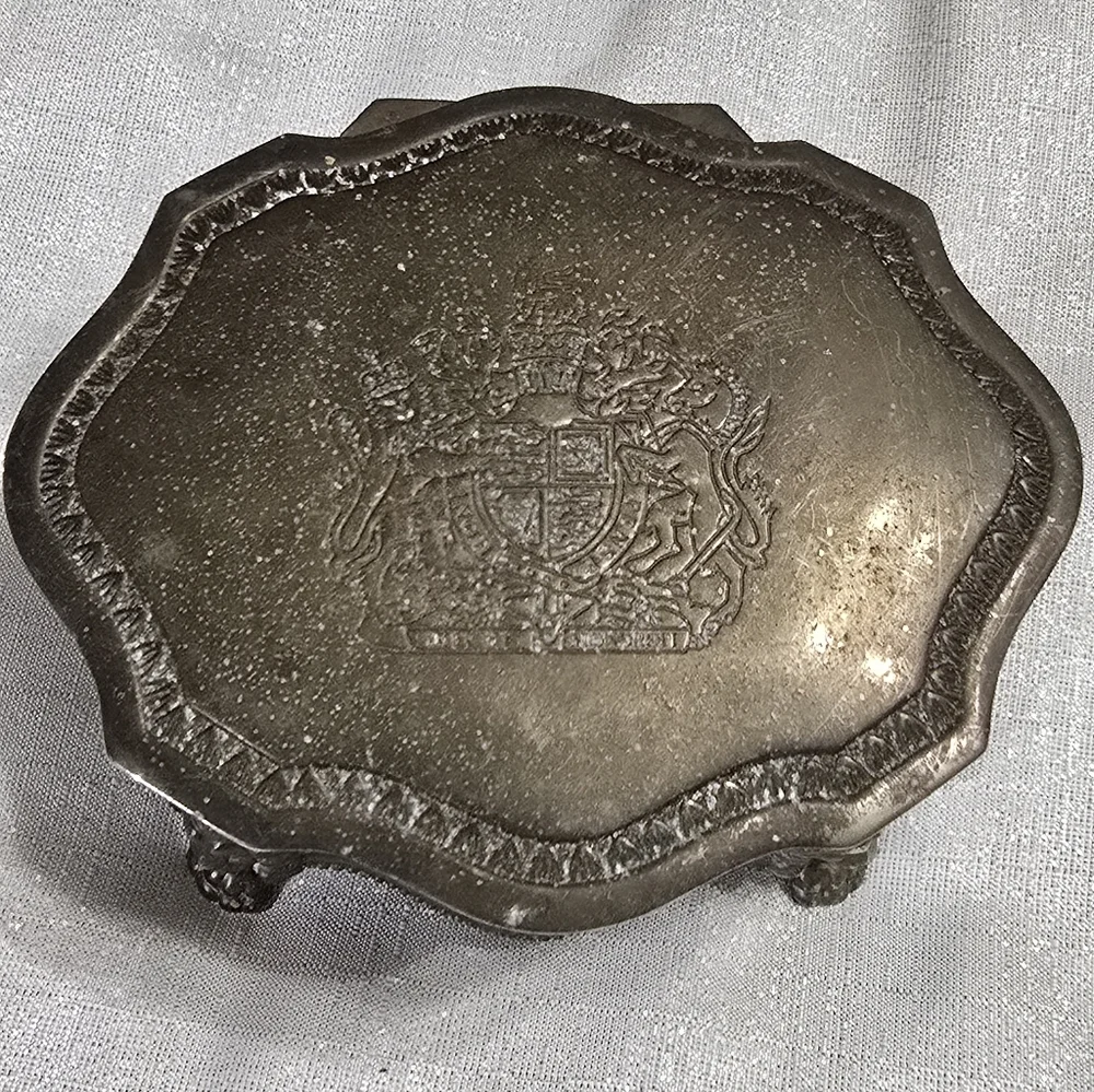 Vintage International Silver Co. Lion Crest Metal Trinket Hairpin Jewelry Box